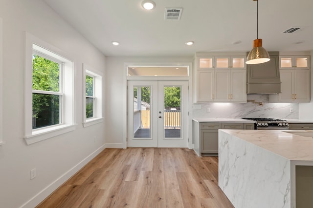 3224 Omega St, Houston, TX 77022 - kitchen featuring gas stove, plenty of natural light, light wood-style floors, tasteful backsplash, and recessed lighting
