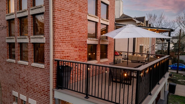 6205 Dell St, Houston, TX 77007 - view of deck at dusk