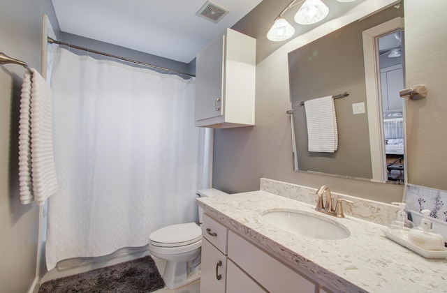 6205 Dell St, Houston, TX 77007 - full bathroom featuring vanity and curtained shower