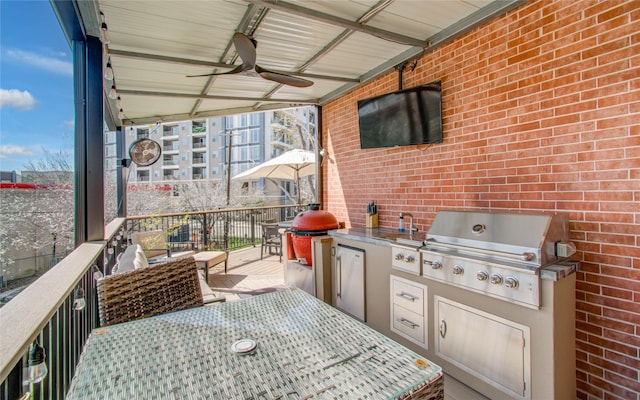 6205 Dell St, Houston, TX 77007 - sunroom featuring a ceiling fan, an outdoor kitchen, and outdoor dining space
