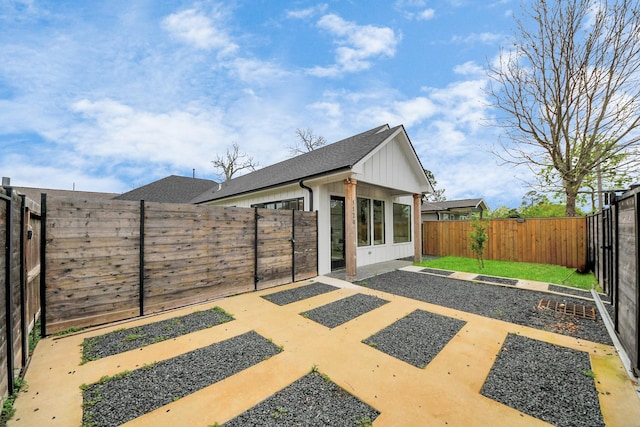 5520 Chapman St, Houston, TX 77009 - fenced backyard with a patio