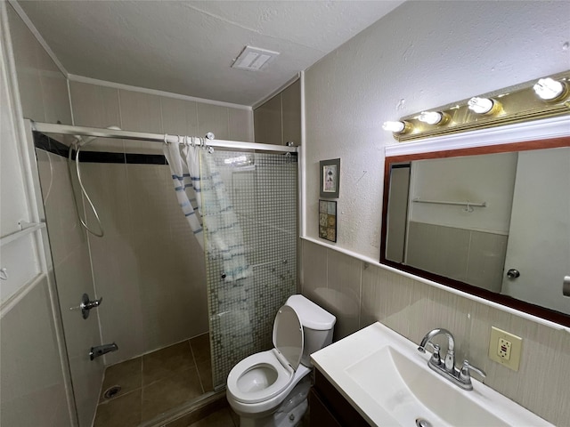 8330 Leamont Dr, Houston, TX 77072 - full bath featuring a stall shower, vanity, and wainscoting