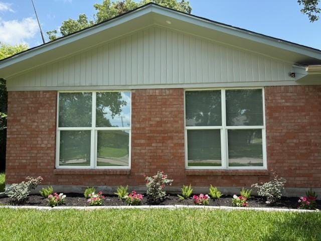 3923 Hickok Ln, Houston, TX 77047 - view of home's exterior with brick siding