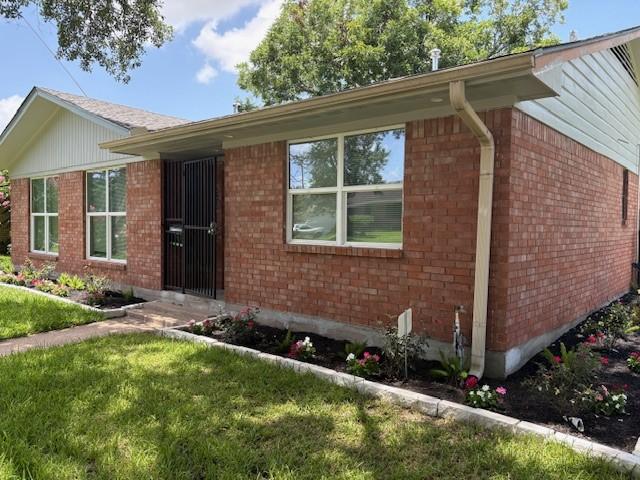 3923 Hickok Ln, Houston, TX 77047 - single story home with brick siding and a front lawn