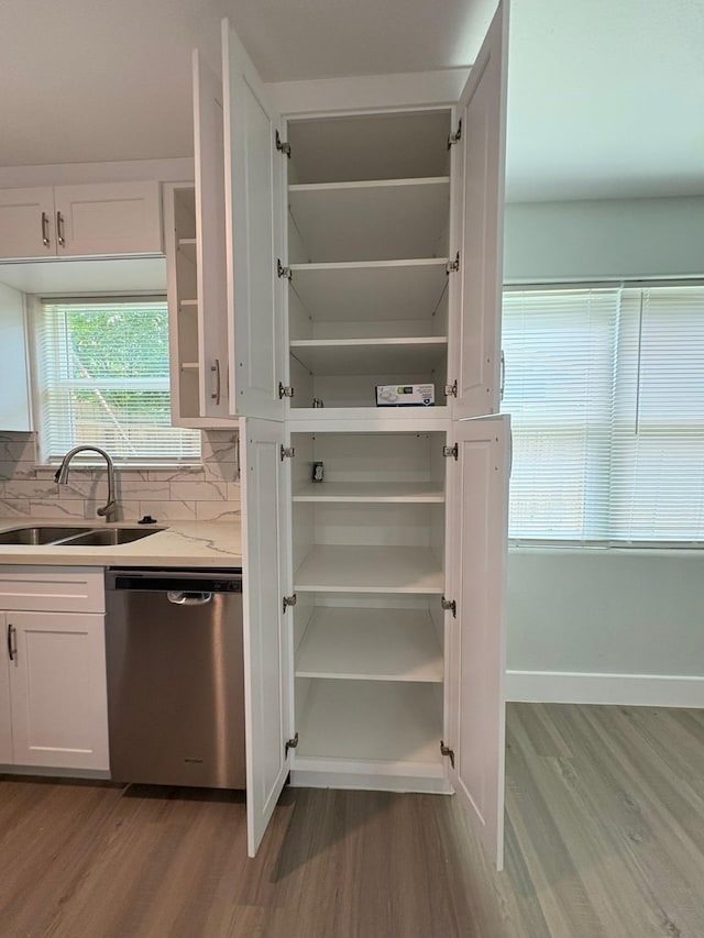 3923 Hickok Ln, Houston, TX 77047 - pantry with a sink