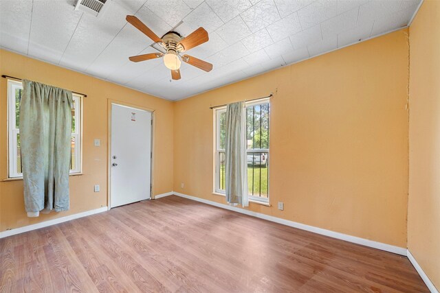 810 W N St, Livingston, TX 77351 - unfurnished room with wood finished floors and ceiling fan