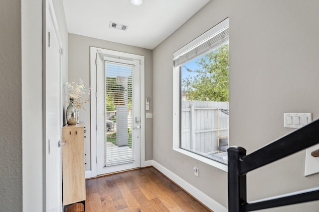 703 Bayou St, Houston, TX 77020 - entryway featuring wood finished floors and baseboards