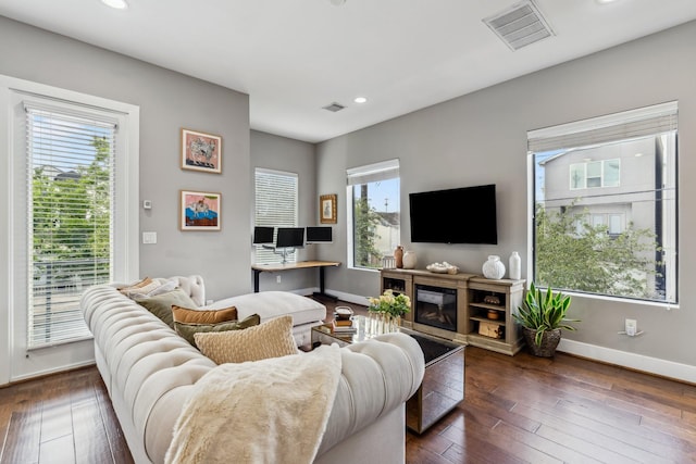 703 Bayou St, Houston, TX 77020 - living area featuring recessed lighting and dark wood-style floors