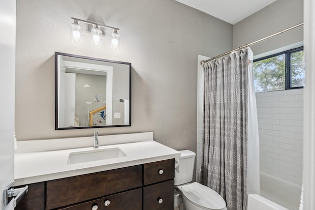 703 Bayou St, Houston, TX 77020 - full bath with vanity and shower / bath combo with shower curtain