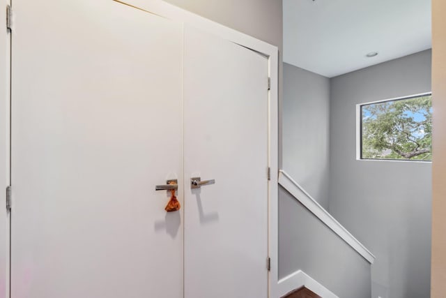 703 Bayou St, Houston, TX 77020 - detailed view of baseboards