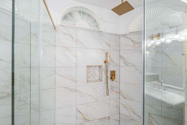 7921 Capri Cir, Houston, TX 77095 - bathroom with a tile shower