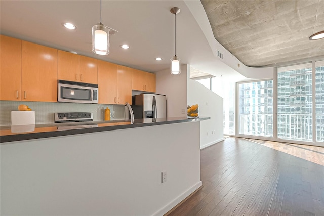 5925 Almeda Rd Unit 11608, Houston, TX 77004 - kitchen featuring stainless steel appliances, wood finished floors, decorative backsplash, a wall of windows, and dark countertops