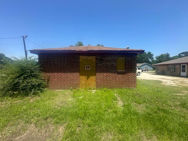 8008 De Priest St, Houston, TX 77088 - view of front of property with a front lawn