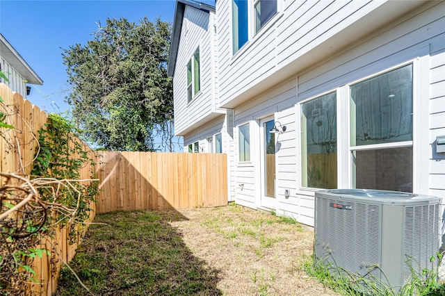 5402 Margarita St, Houston, TX 77020 - view of fenced backyard