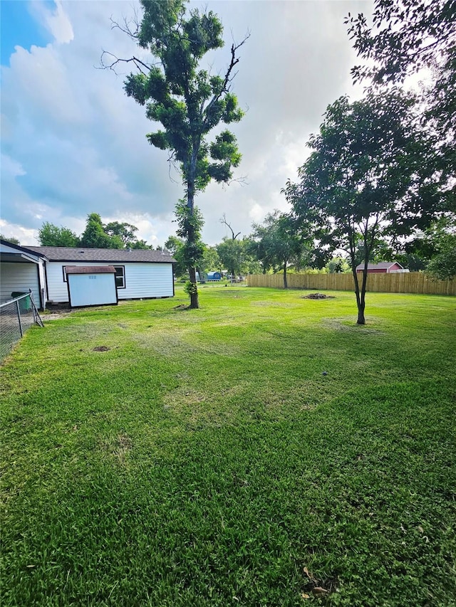 5014 Middleton St, Baytown, TX 77520 - view of yard