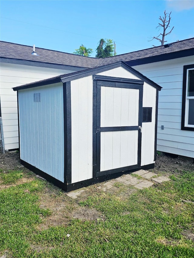 5014 Middleton St, Baytown, TX 77520 - view of shed