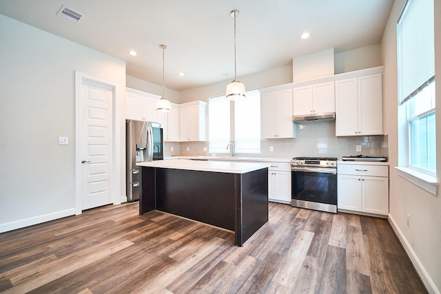 2802 Grand Fountains Dr Unit C, Houston, TX 77054 - kitchen with stainless steel appliances, wood finished floors, backsplash, light countertops, and recessed lighting