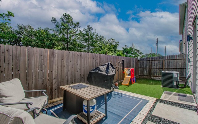 1221 W Tidwell Rd, Houston, TX 77091 - photo 2