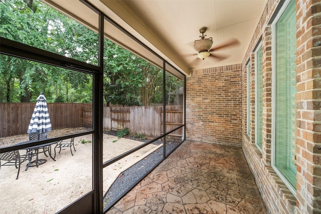 47 Dresden Pl, The Woodlands, TX 77382 - unfurnished sunroom featuring a ceiling fan and outdoor dining space