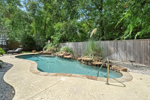 47 Dresden Pl, The Woodlands, TX 77382 - view of swimming pool with a fenced backyard and a patio