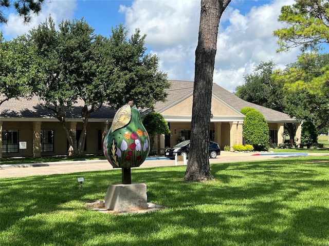 667 E Country Grove Cir, Pearland, TX 77584 - view of front of property with a front lawn