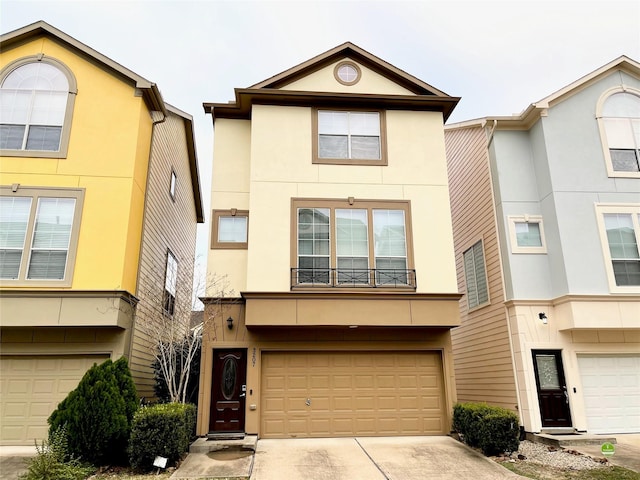 3207 Clearview Cir, Houston, TX 77025 - multi unit property with stucco siding, an attached garage, and driveway