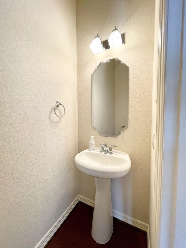 3207 Clearview Cir, Houston, TX 77025 - bathroom featuring baseboards and a sink
