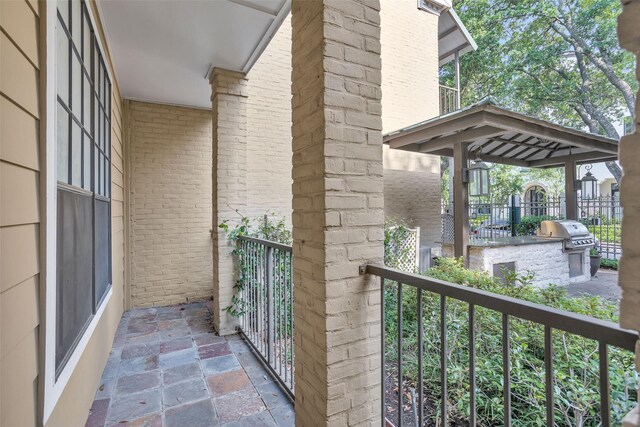 2700 Revere St Unit 147, Houston, TX 77098 - balcony featuring area for grilling