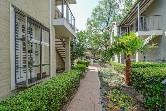 2700 Revere St Unit 147, Houston, TX 77098 - view of yard with a balcony