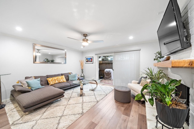 10333 Longmont Dr Unit 35/3, Houston, TX 77042 - living room with wood finished floors, ornamental molding, a ceiling fan, recessed lighting, and a fireplace