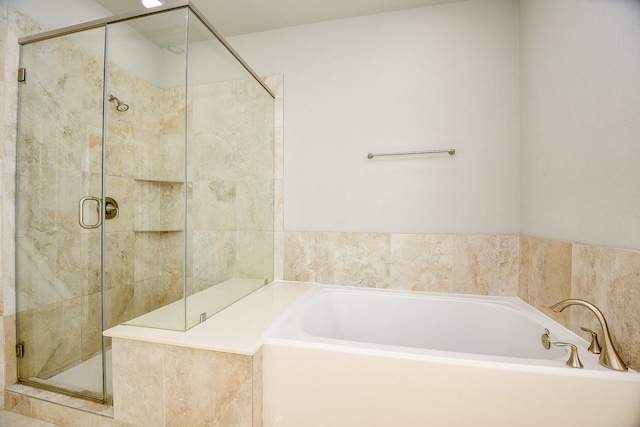 1909 Hickory St, Houston, TX 77007 - full bath with a garden tub and a stall shower