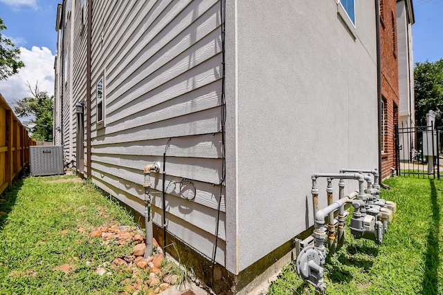 1909 Hickory St, Houston, TX 77007 - view of property exterior with a central AC unit