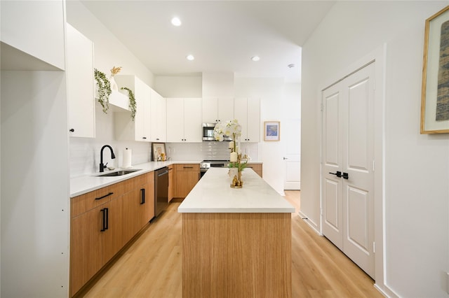 4009 New Orleans St A/B, Unit A/B Houston, TX 77020 - kitchen with stainless steel appliances, light wood-style floors, a kitchen island, backsplash, and light countertops