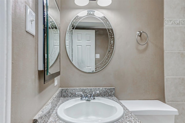 13060 Trail Hollow Dr Unit 3060, Houston, TX 77079 - bathroom featuring vanity