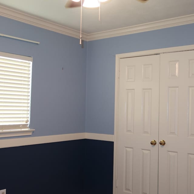 1714 Oak Ridge Dr, Kemah, TX 77565 - empty room with crown molding and a ceiling fan