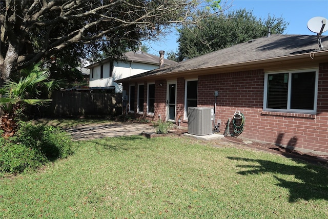 1714 Oak Ridge Dr, Kemah, TX 77565 - view of yard with a patio
