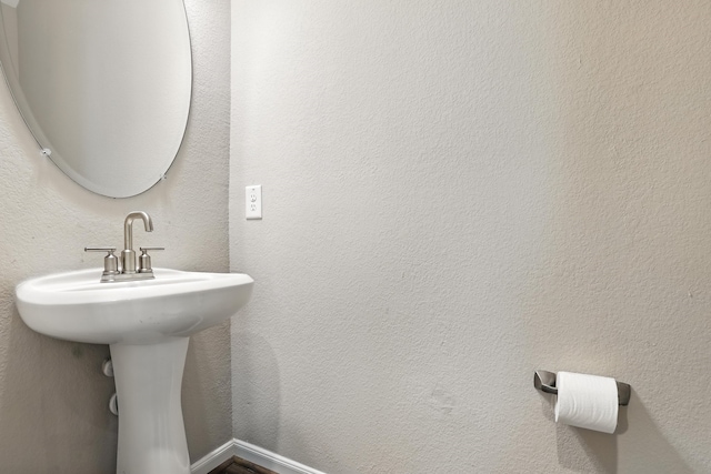 8618 Cedar Plains Ln, Houston, TX 77080 - bathroom with a sink