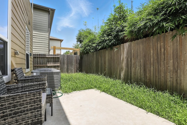 8618 Cedar Plains Ln, Houston, TX 77080 - fenced backyard with a patio area