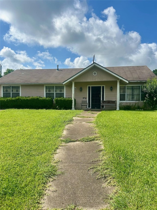 4906 Meadow Park Dr, Houston, TX 77048 - view of front of house with a front lawn