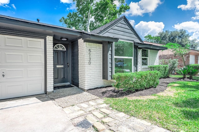 5730 Alvarado Dr, Houston, TX 77035 - view of exterior entry featuring brick siding and an attached garage