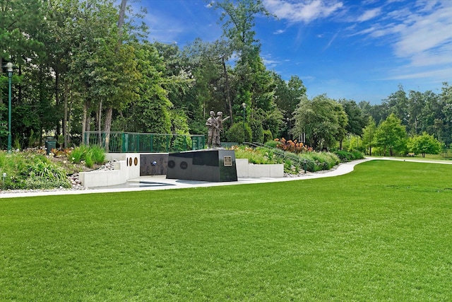 15 Sheltered Arbor Ct, The Woodlands, TX 77382 - view of home's community with a yard and view of wooded area