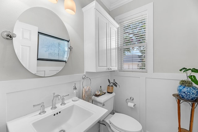 8639 Ballinger Dr, Houston, TX 77064 - bathroom featuring a sink and crown molding