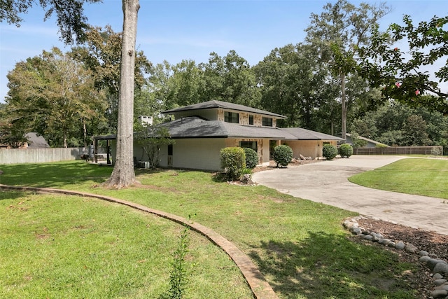 1025 Creek Bnd, Jasper, TX 75951 - view of front facade with concrete driveway and view of wooded area