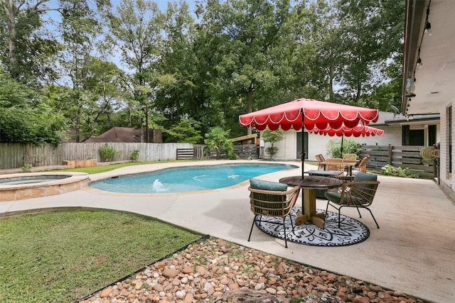 1025 Creek Bnd, Jasper, TX 75951 - view of pool with an in-ground hot tub, a fenced backyard, and a patio area
