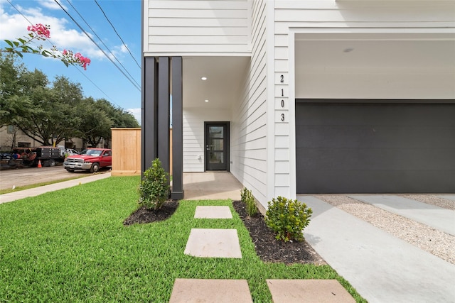 2103 Holman, Houston, TX 77004 - entrance to property with a yard