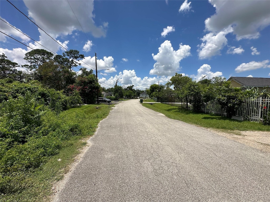 6842 Carothers St, Houston, TX 77028