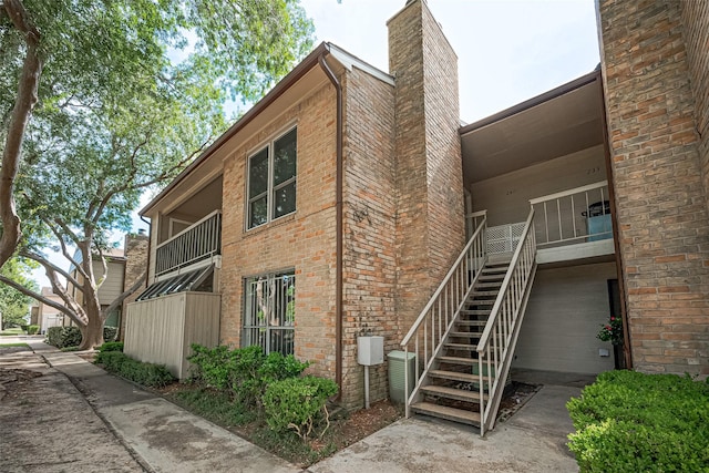 2110 Wilcrest Dr Unit 140, Houston, TX 77042 - view of property with stairway