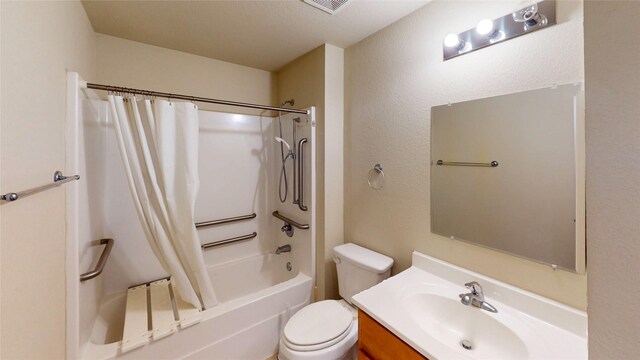 25531 Black St, Splendora, TX 77372 - bathroom featuring shower / tub combo with curtain and vanity