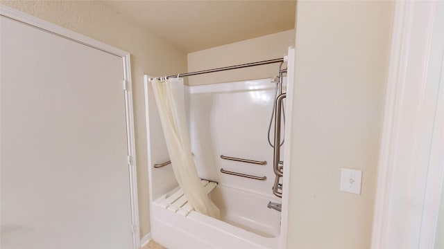 25531 Black St, Splendora, TX 77372 - full bathroom featuring shower / bath combo with shower curtain