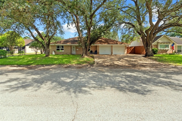 1004 Country Club Dr, Richmond, TX 77469 - photo 2